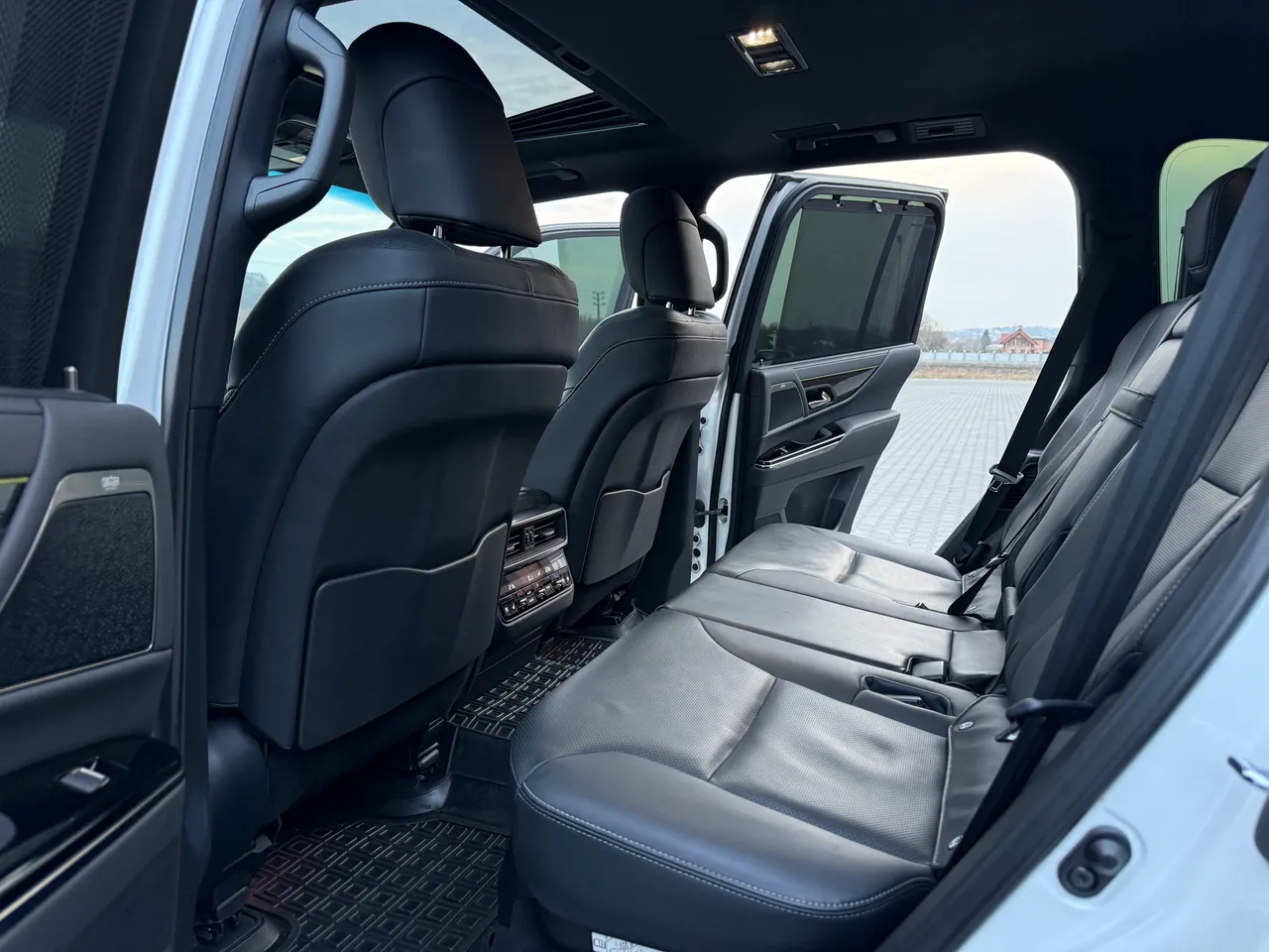 Lexus LX - фото 32