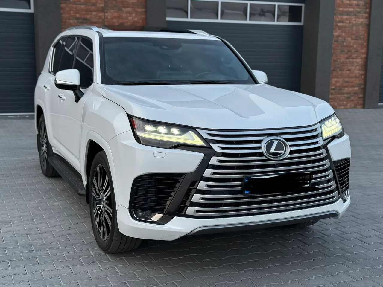 Lexus LX - фото 11