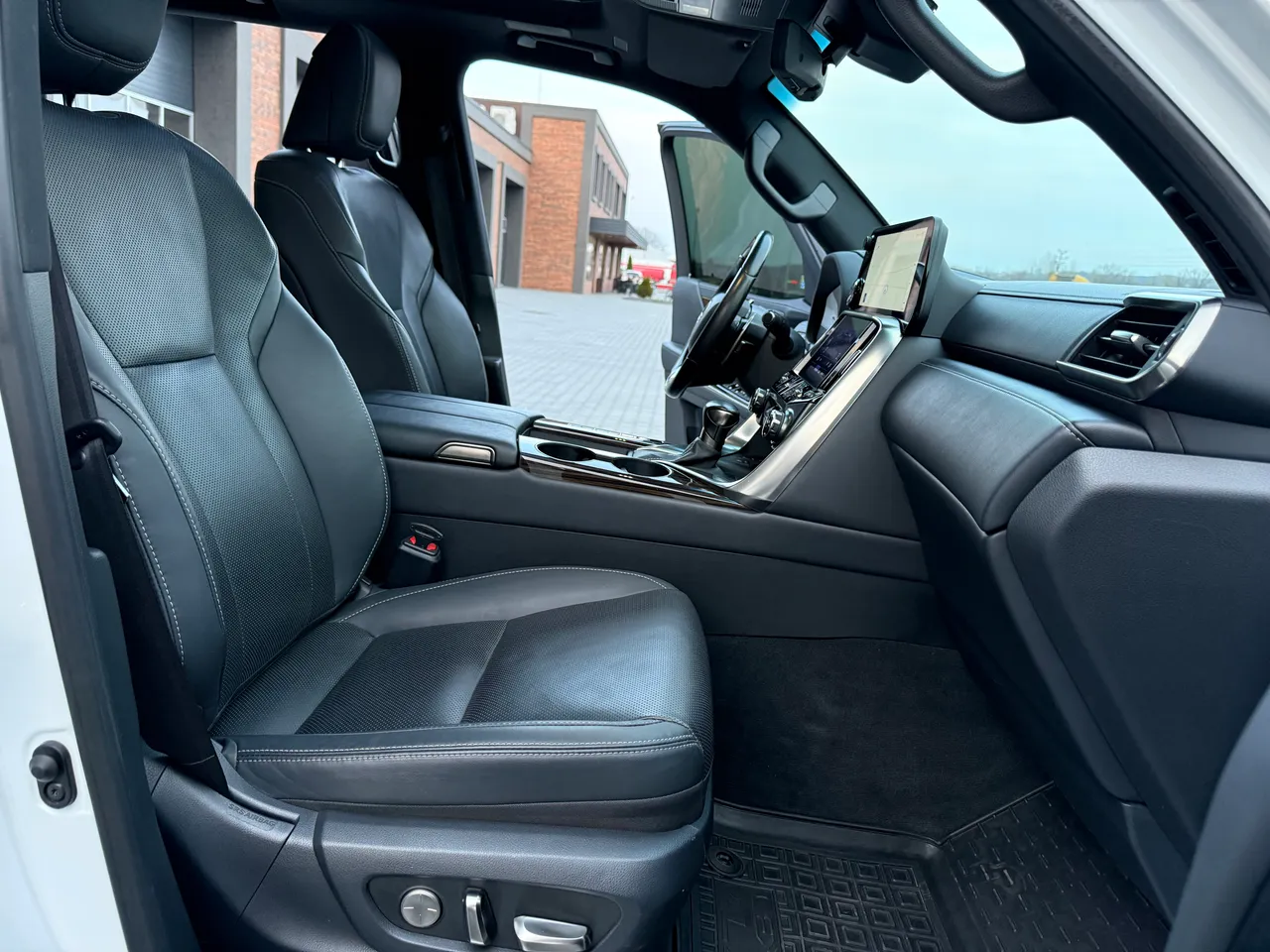 Lexus LX - фото 26