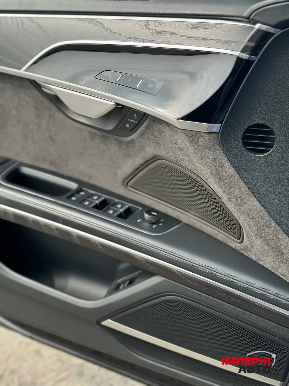 Audi A8 - фото 12