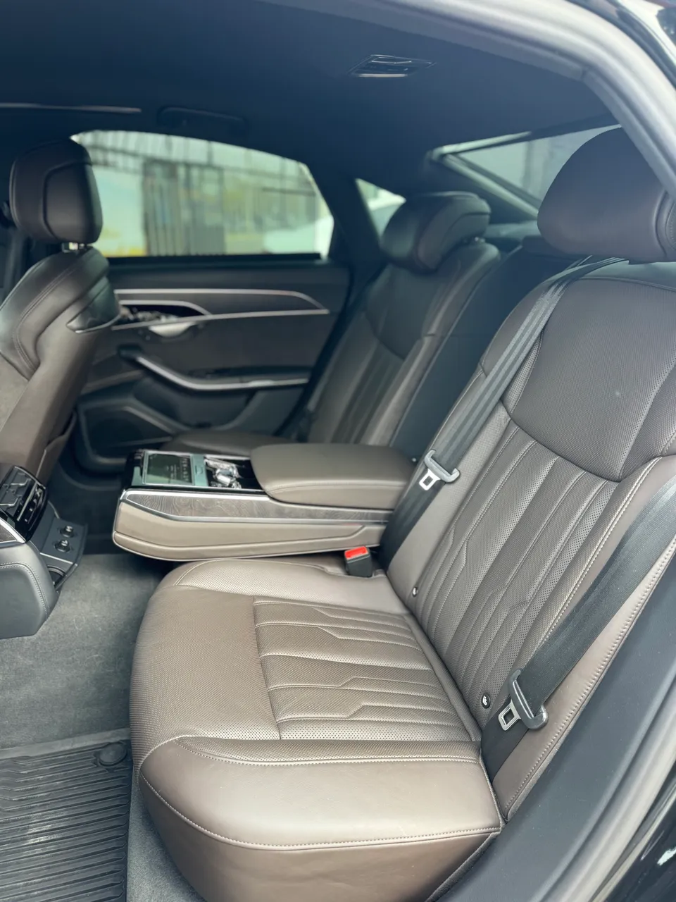 Audi A8 - фото 7