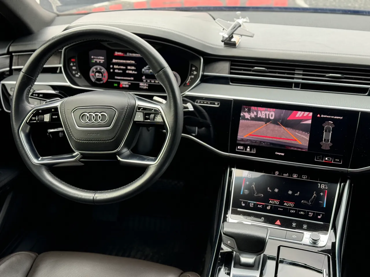 Audi A8 - фото 10