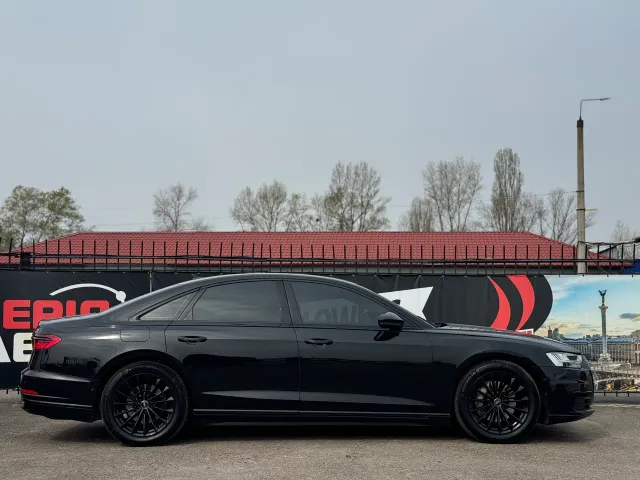 Audi A8 - фото 3