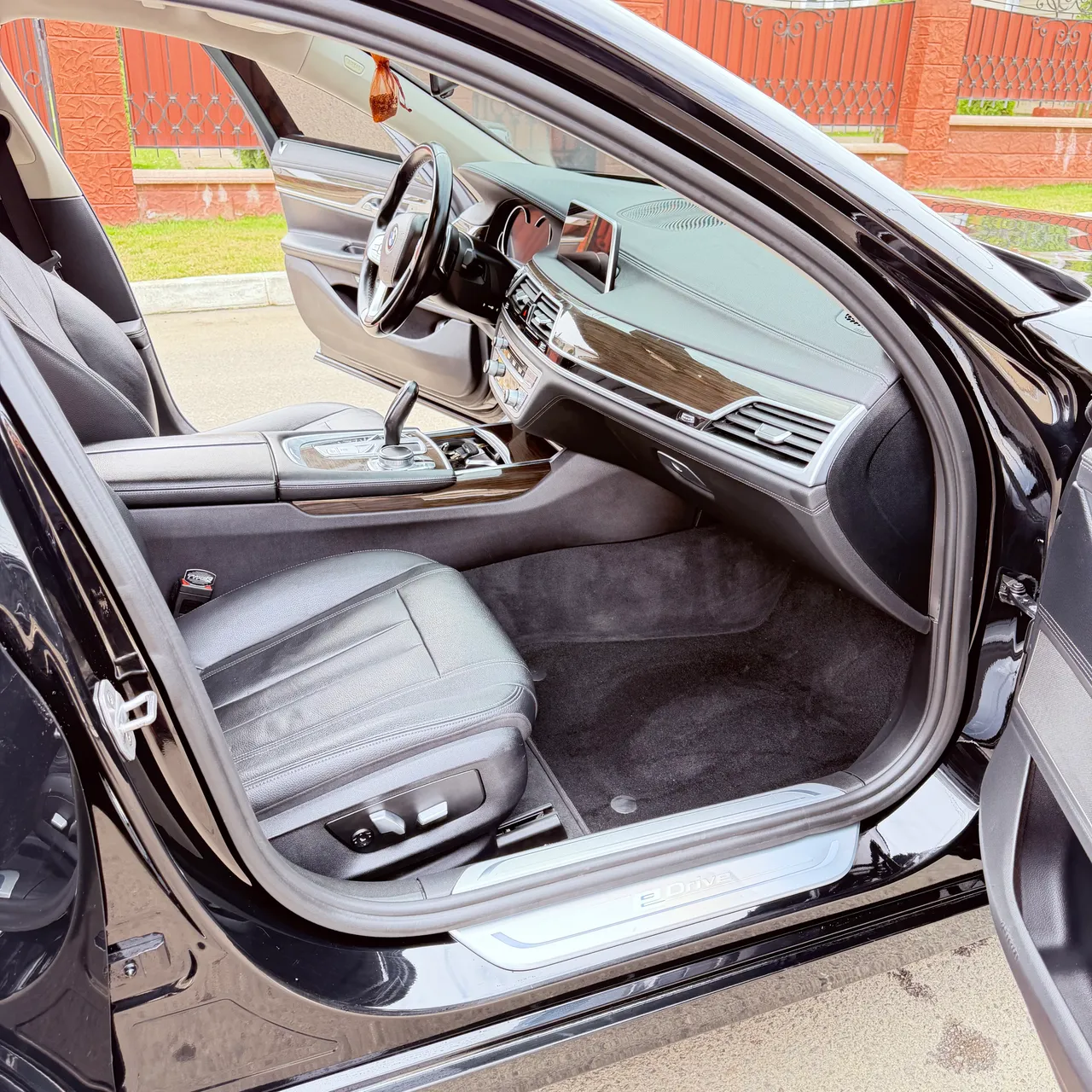 BMW 7 серії - фото 16