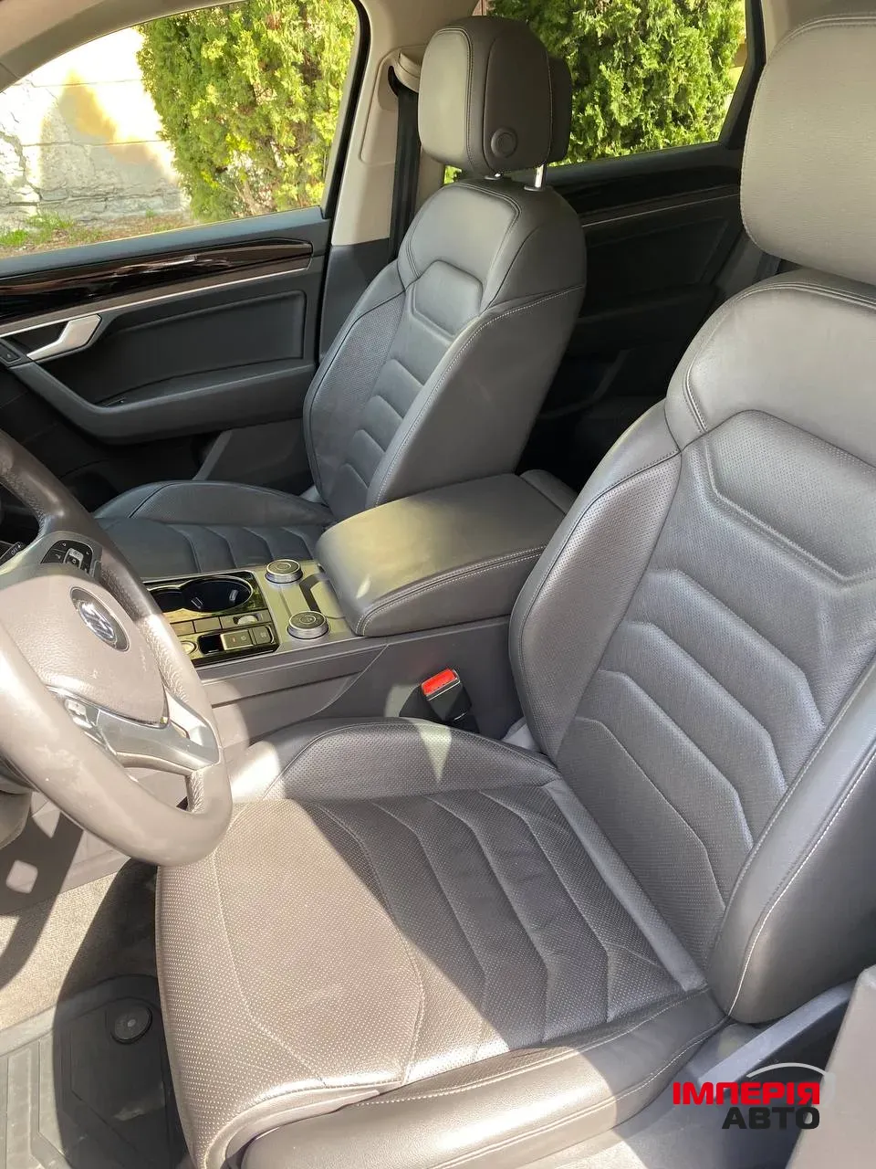 Volkswagen Touareg - фото 7