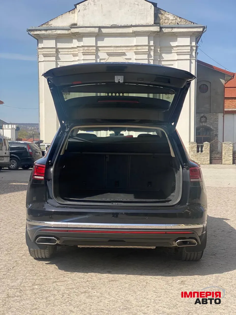 Volkswagen Touareg - фото 4