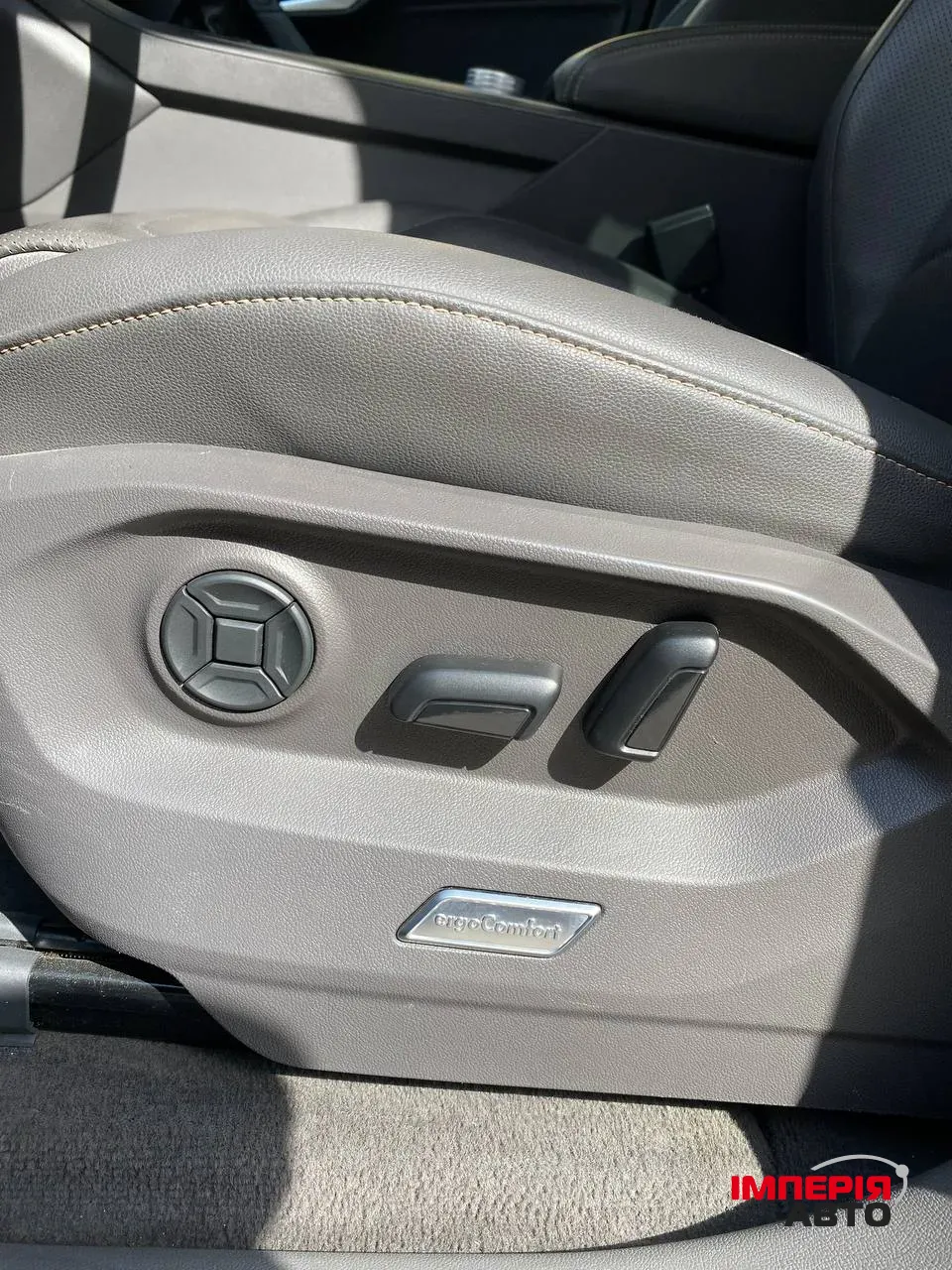 Volkswagen Touareg - фото 9
