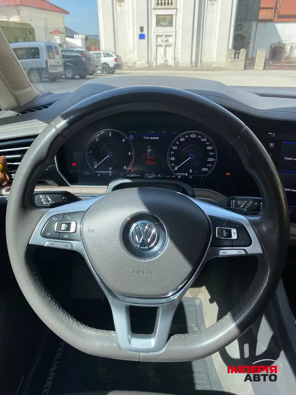 Volkswagen Touareg - фото 14