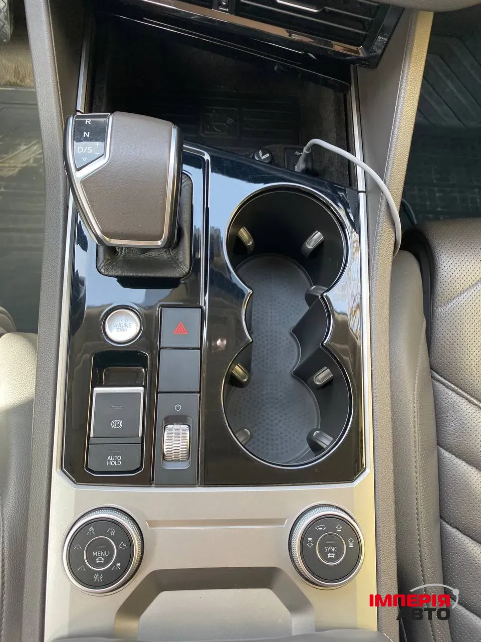 Volkswagen Touareg - фото 16