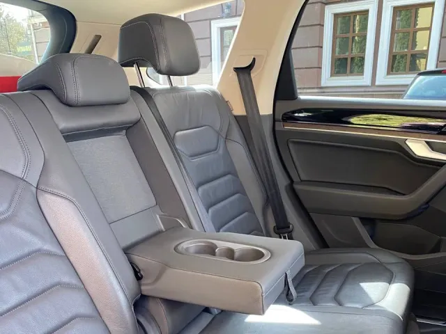 Volkswagen Touareg - фото 5