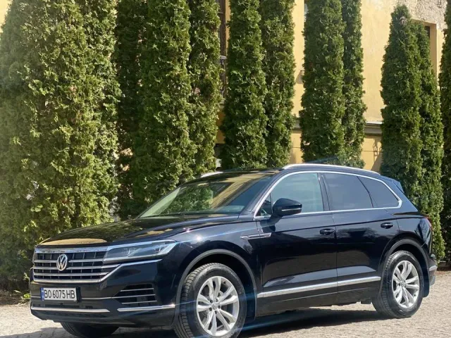 Volkswagen Touareg - фото 2
