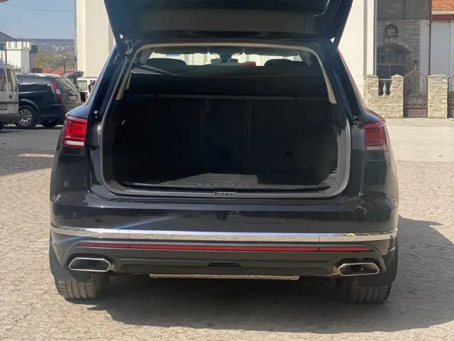Volkswagen Touareg - фото 4