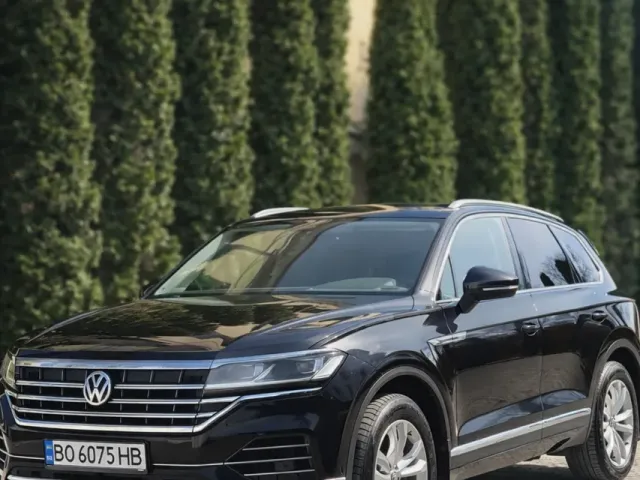 Volkswagen Touareg - фото 1