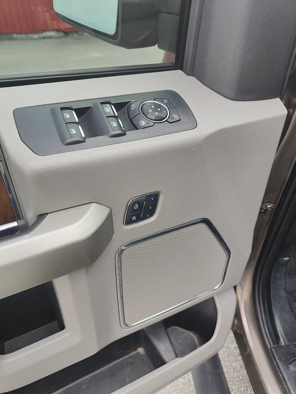 Ford F-150 - фото 16
