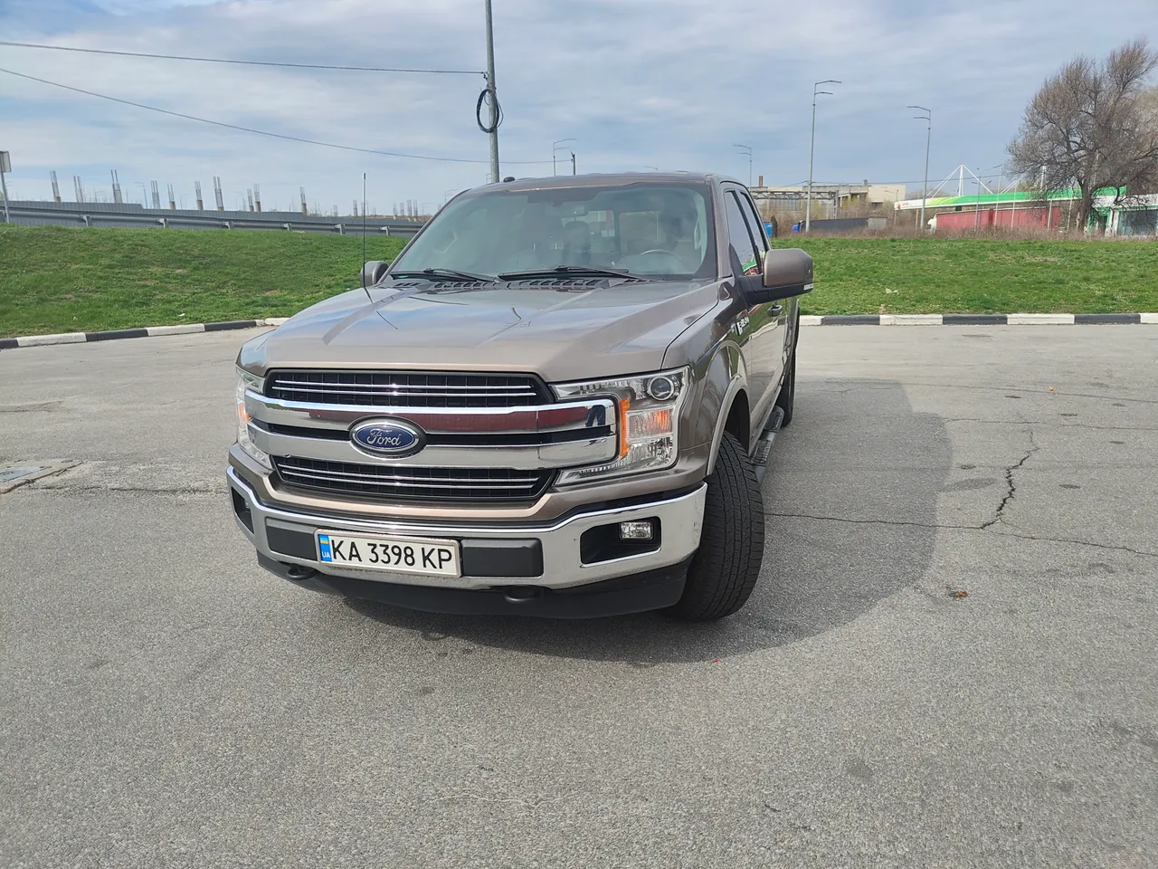 Ford F-150 - фото 1