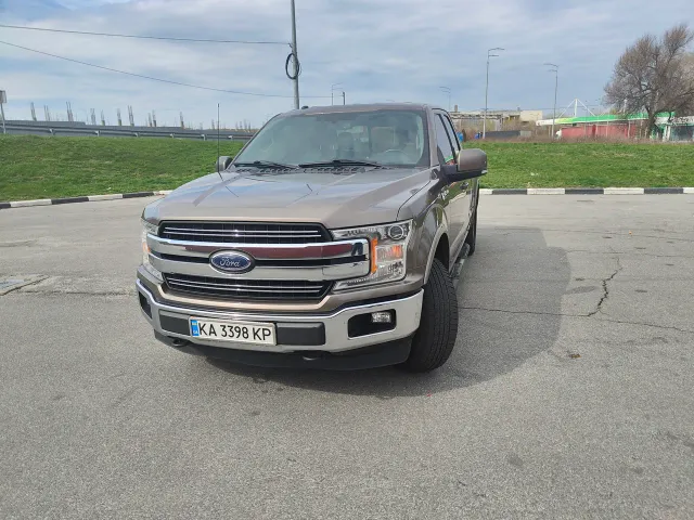Ford F-150 - фото 1