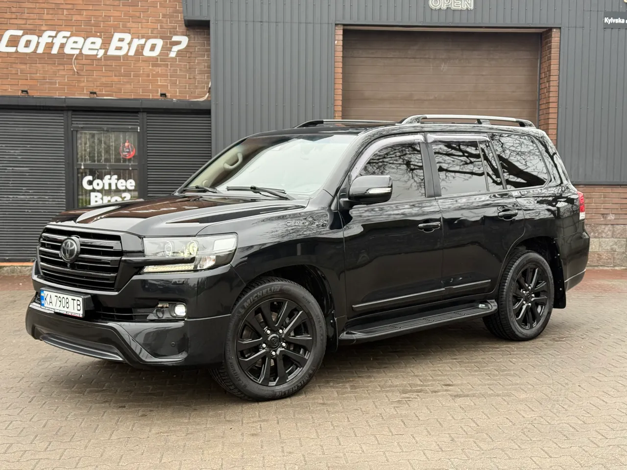 Toyota Land Cruiser - фото 1