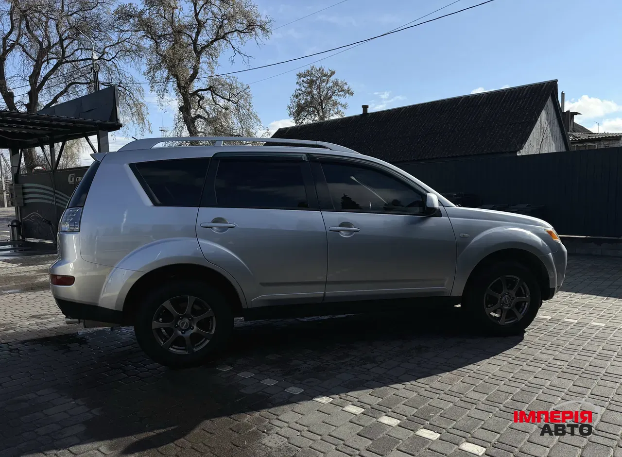 Mitsubishi Outlander - фото 3