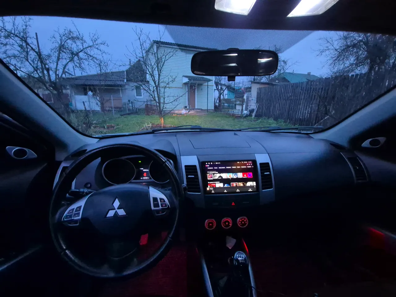 Mitsubishi Outlander - фото 12