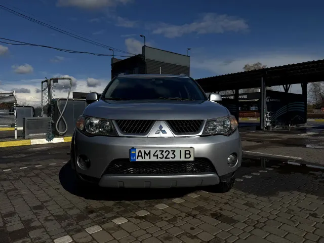 Mitsubishi Outlander - фото 5