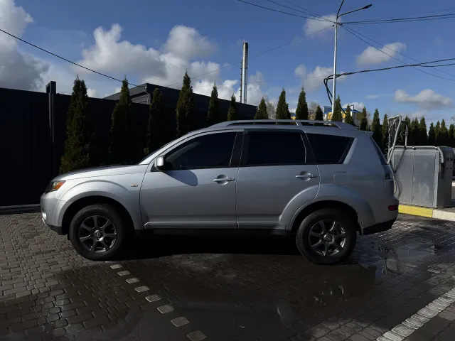 Mitsubishi Outlander - фото 2