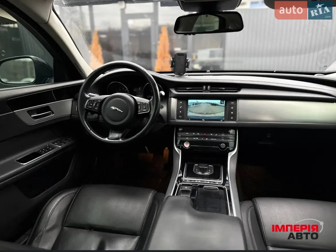 Jaguar XF - фото 7