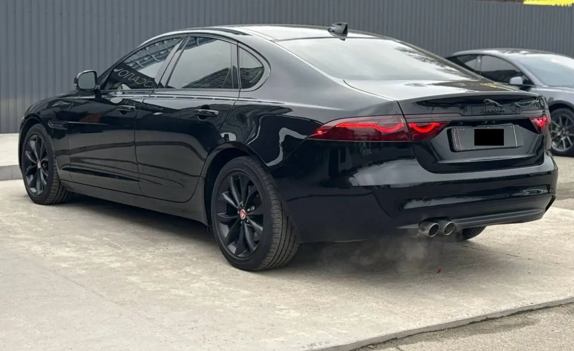 Jaguar XF - фото 2