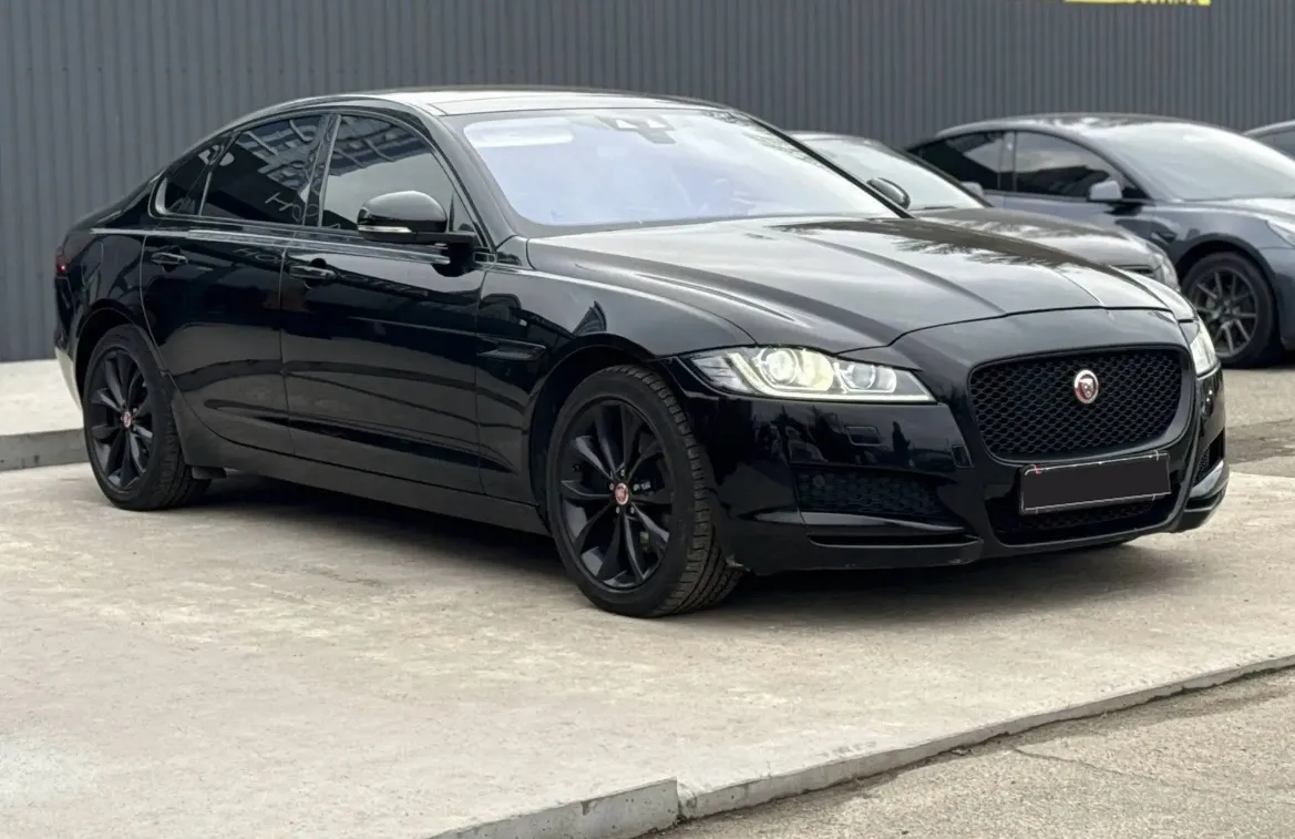 Jaguar XF - фото 1