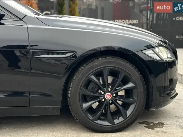 Jaguar XF - фото 5