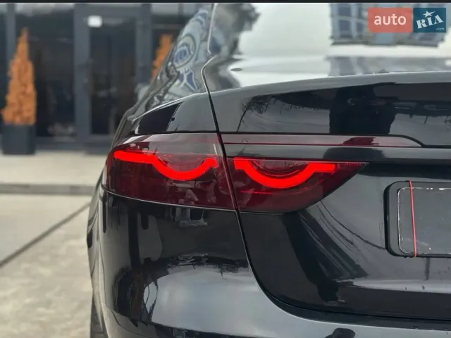 Jaguar XF - фото 4