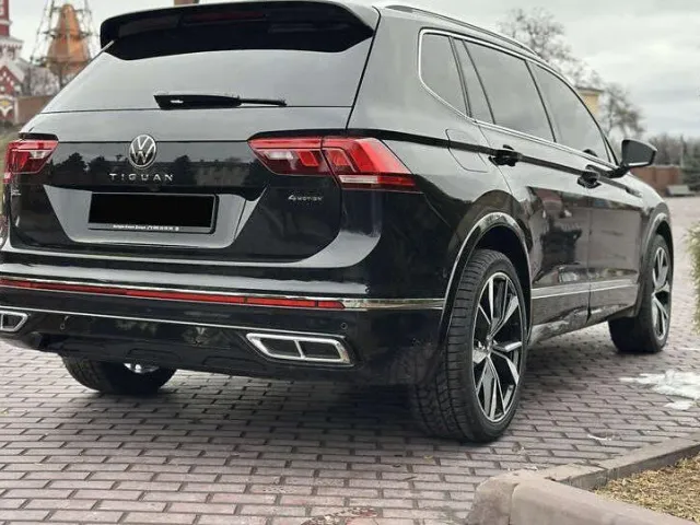Volkswagen Tiguan - фото 4