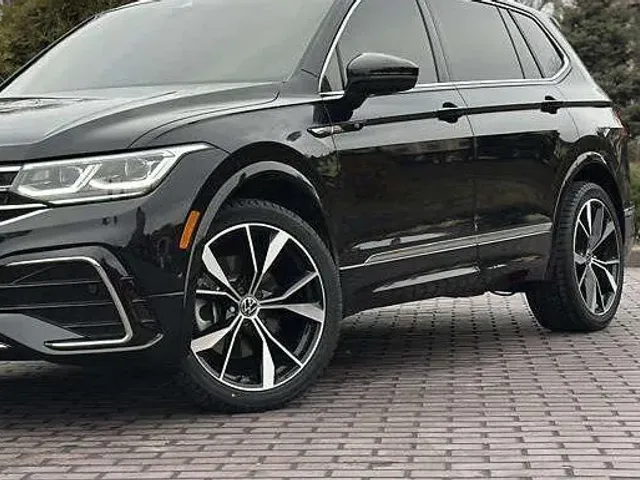 Volkswagen Tiguan - фото 1