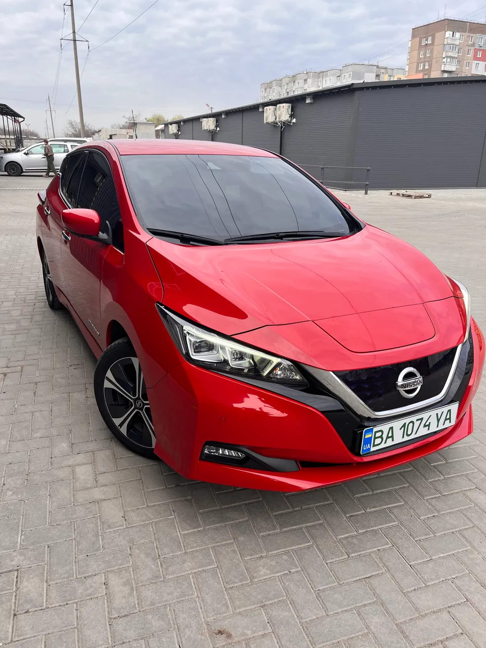 Nissan Leaf - фото 1