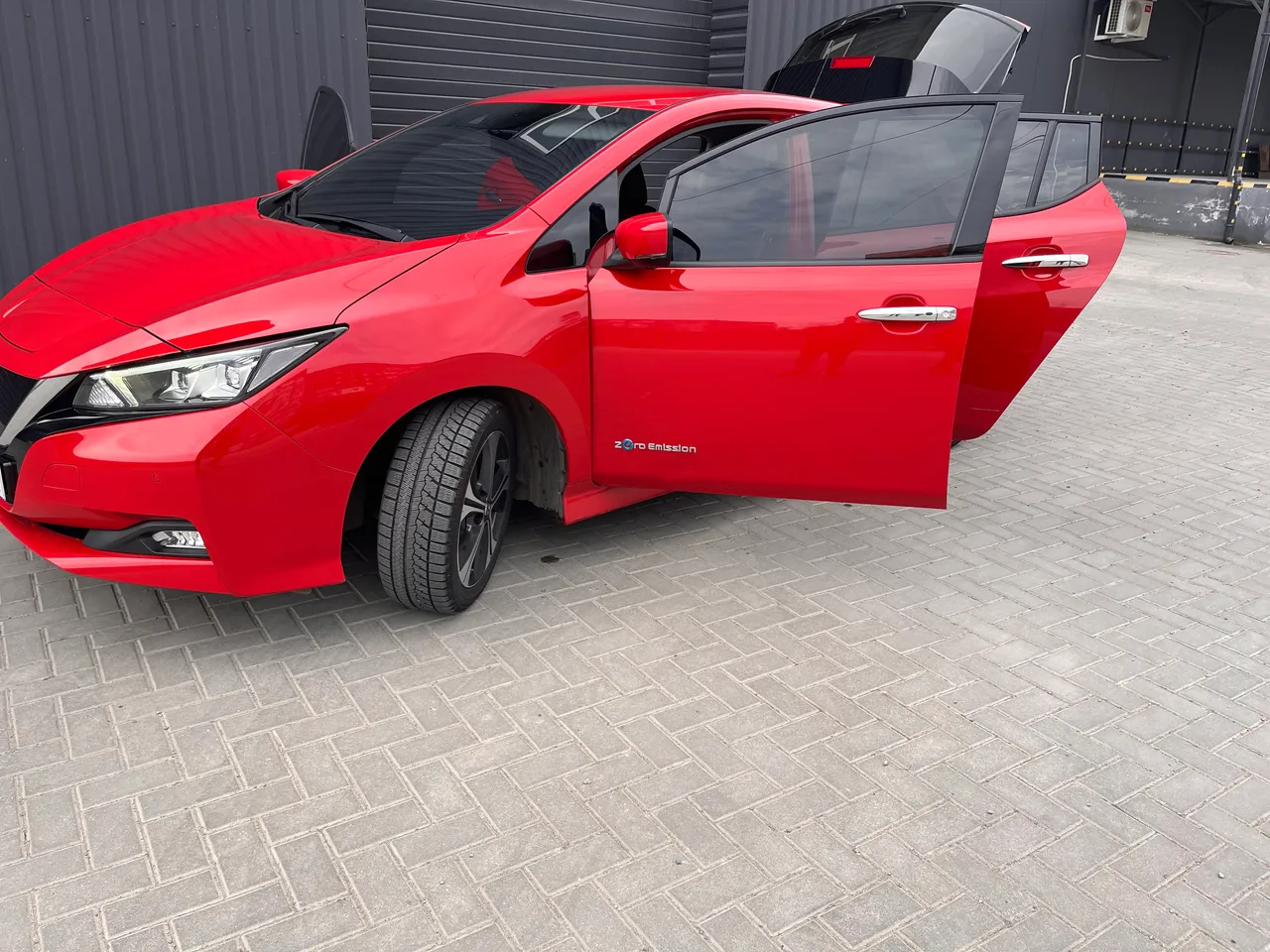 Nissan Leaf - фото 2