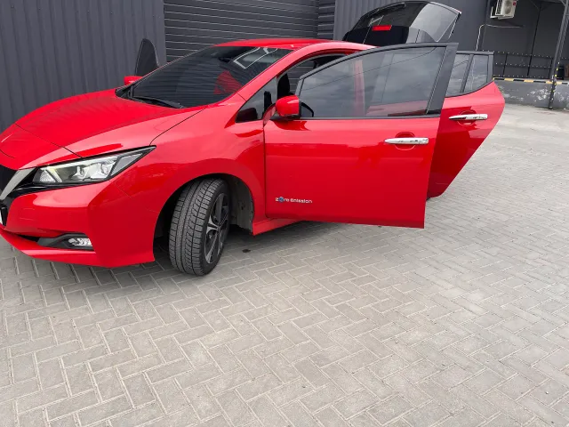 Nissan Leaf - фото 2