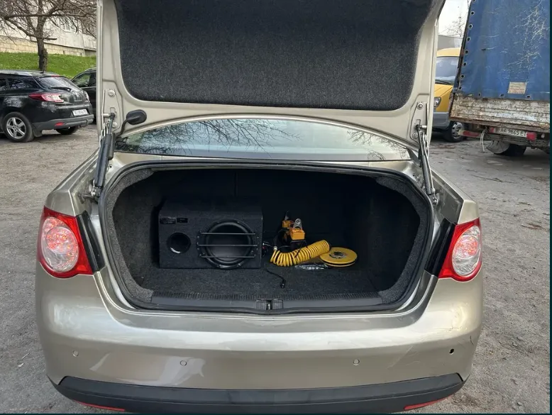 Volkswagen Jetta - фото 8