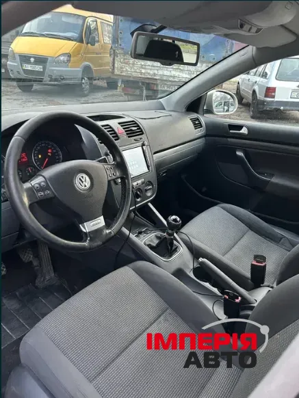 Volkswagen Jetta - фото 4