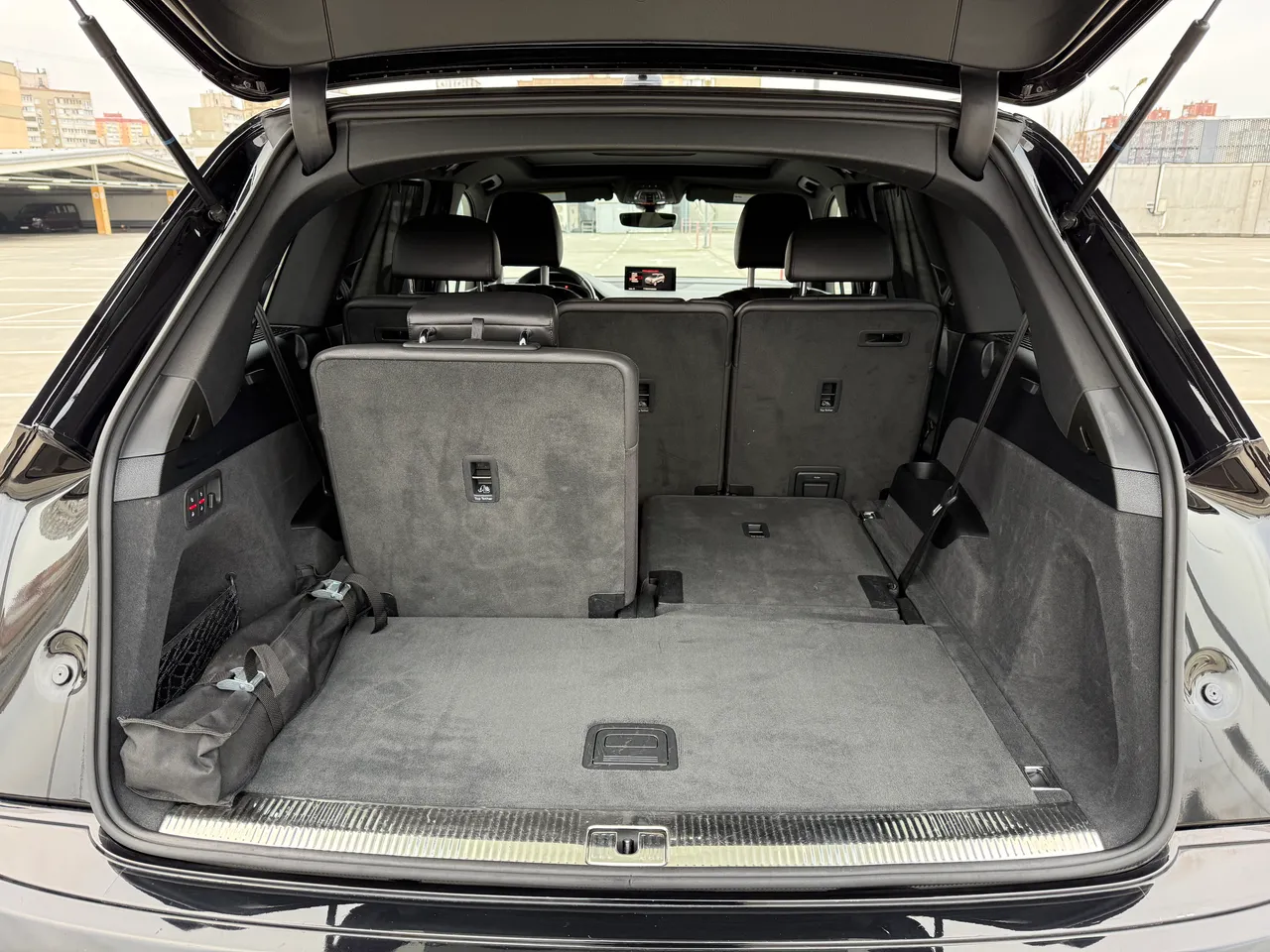 Audi Q7 - фото 16