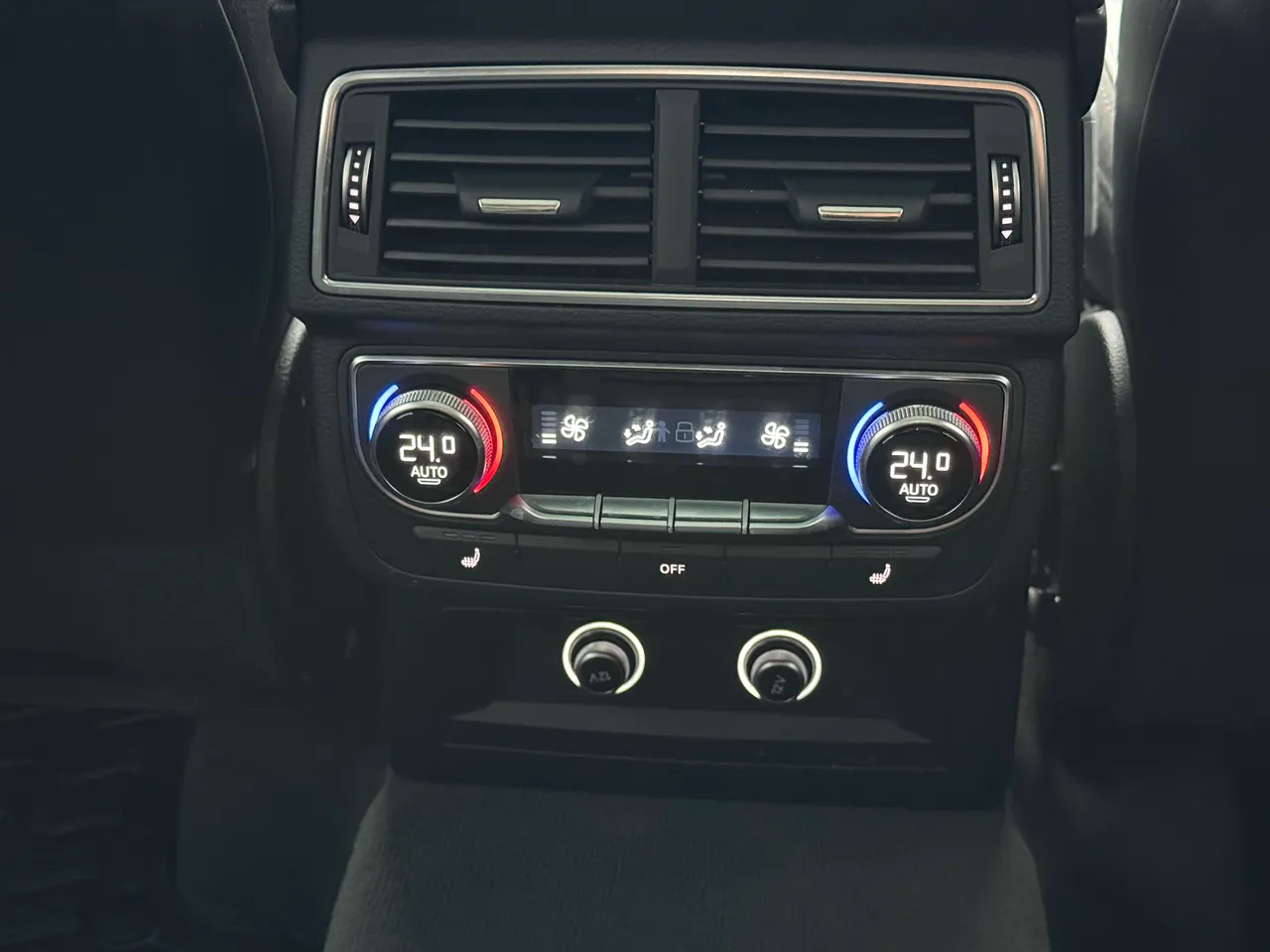 Audi Q7 - фото 14