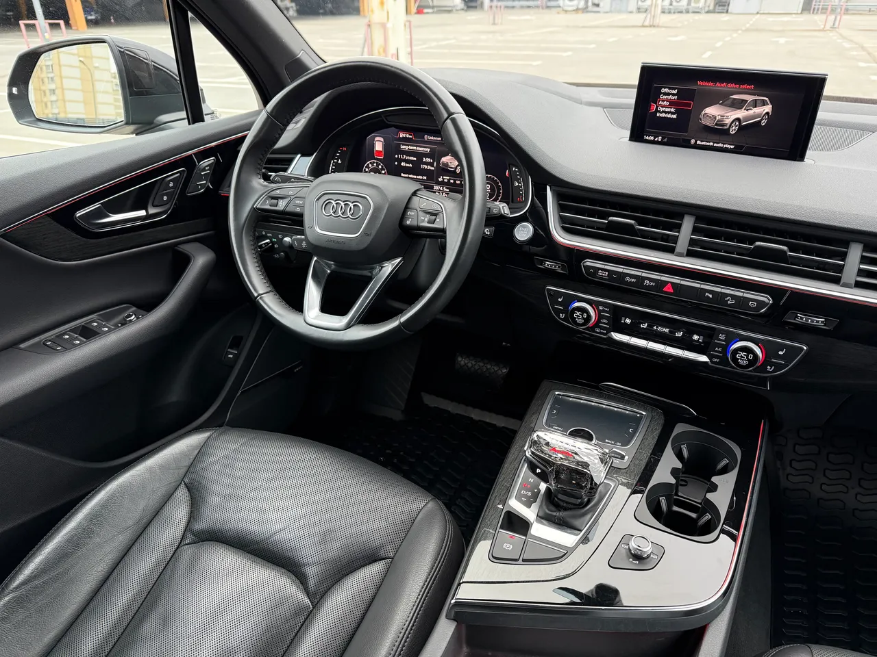 Audi Q7 - фото 10