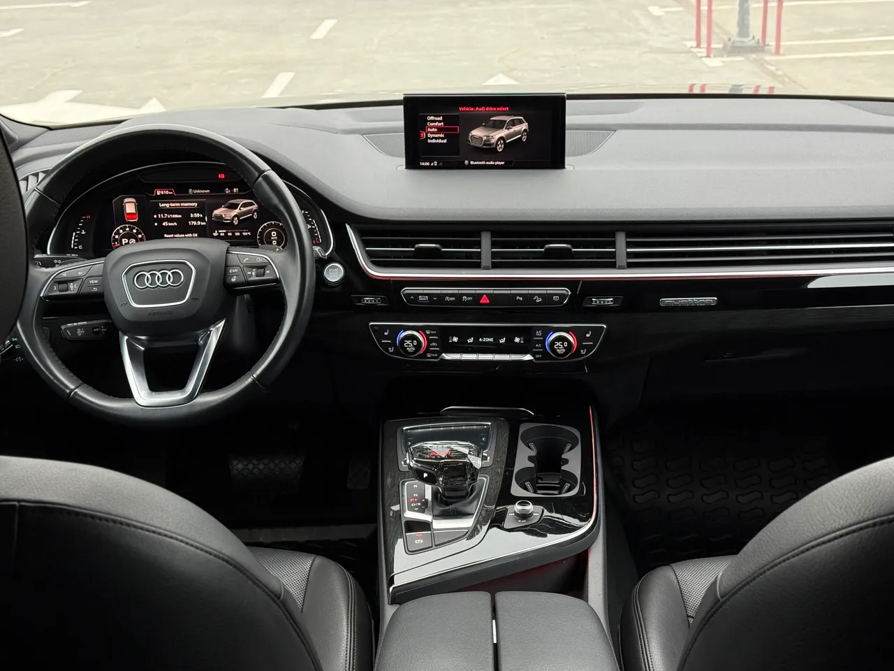 Audi Q7 - фото 11