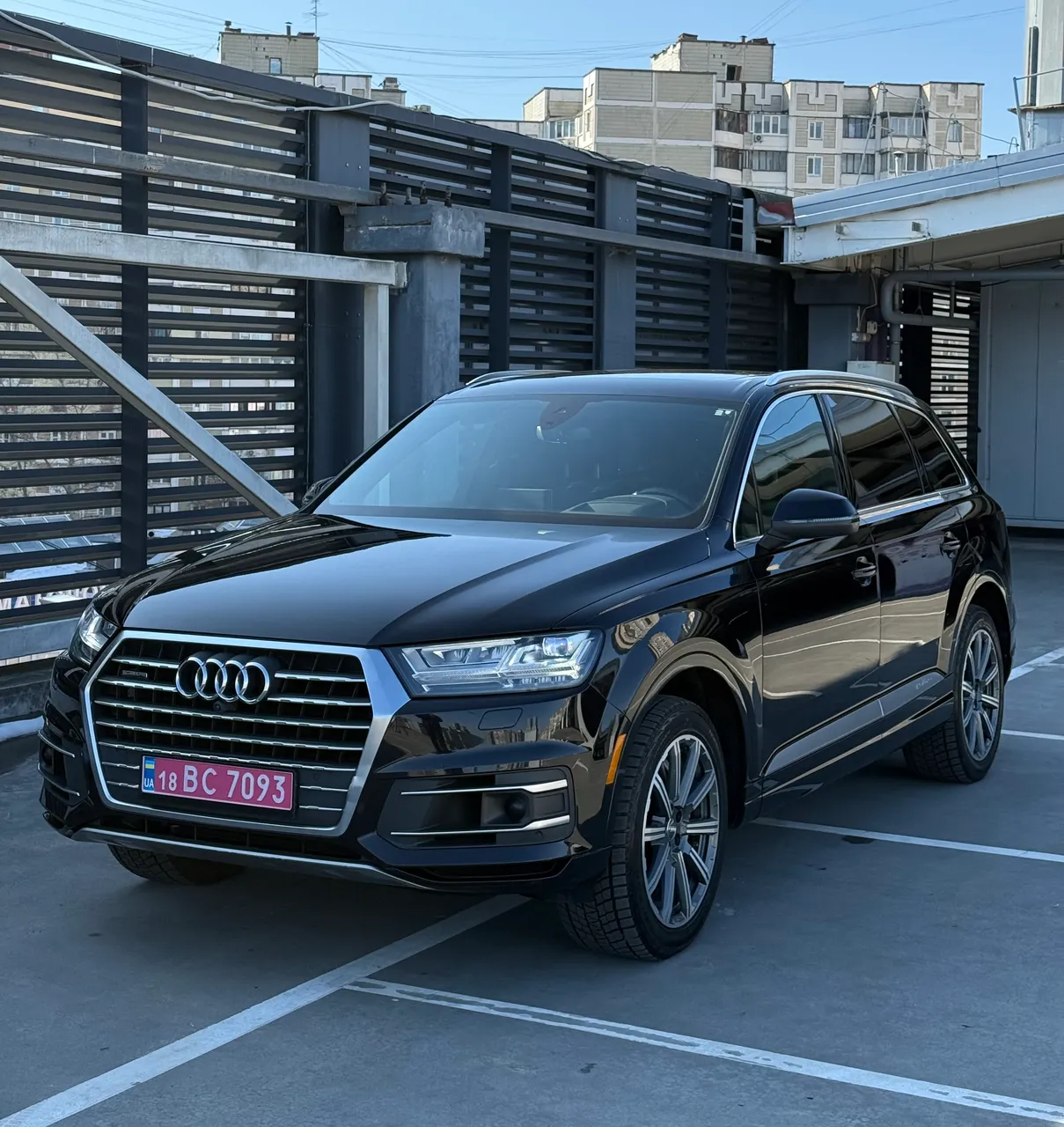 Audi Q7 - фото 1