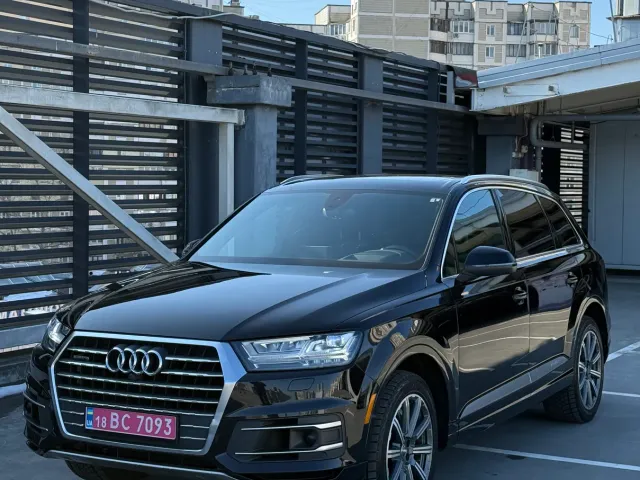 Audi Q7 - фото 1
