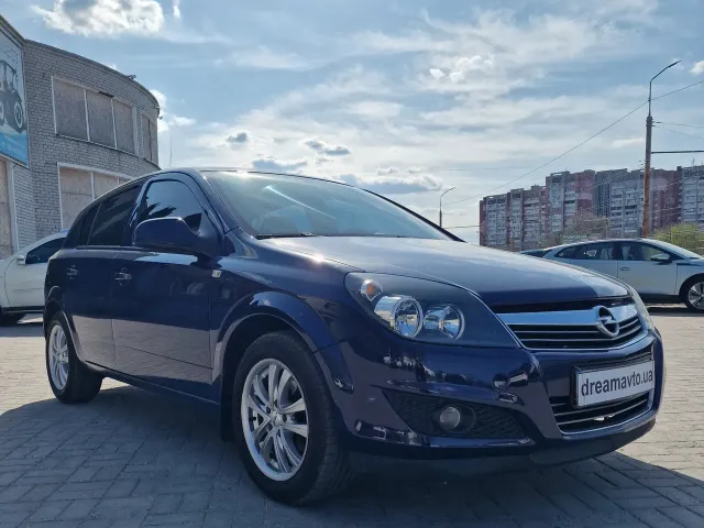 Opel Astra - фото 1