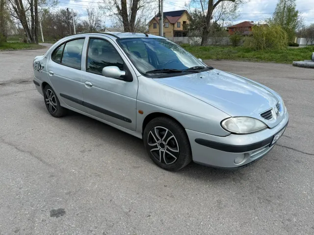 Renault Megane - фото 1