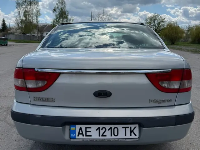 Renault Megane - фото 4