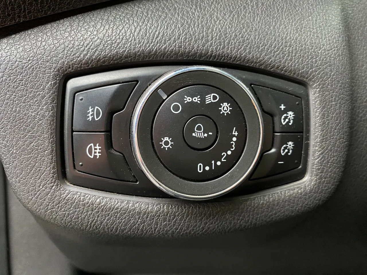 Ford Tourneo Connect - фото 18