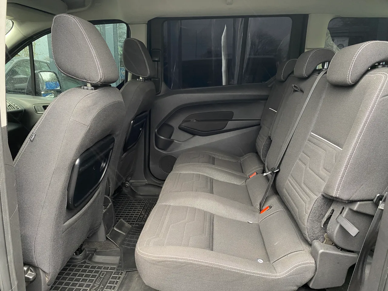 Ford Tourneo Connect - фото 15