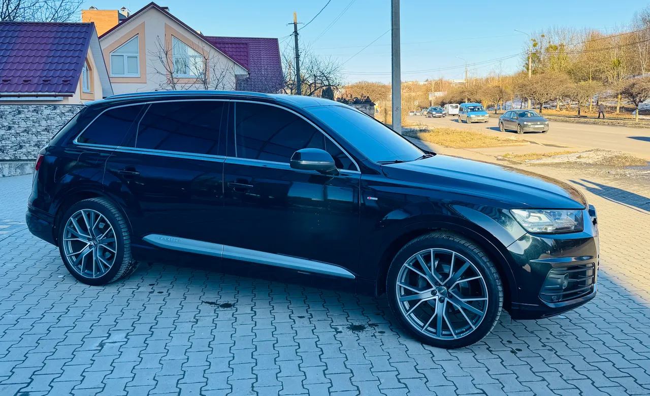 Audi Q7 - фото 11