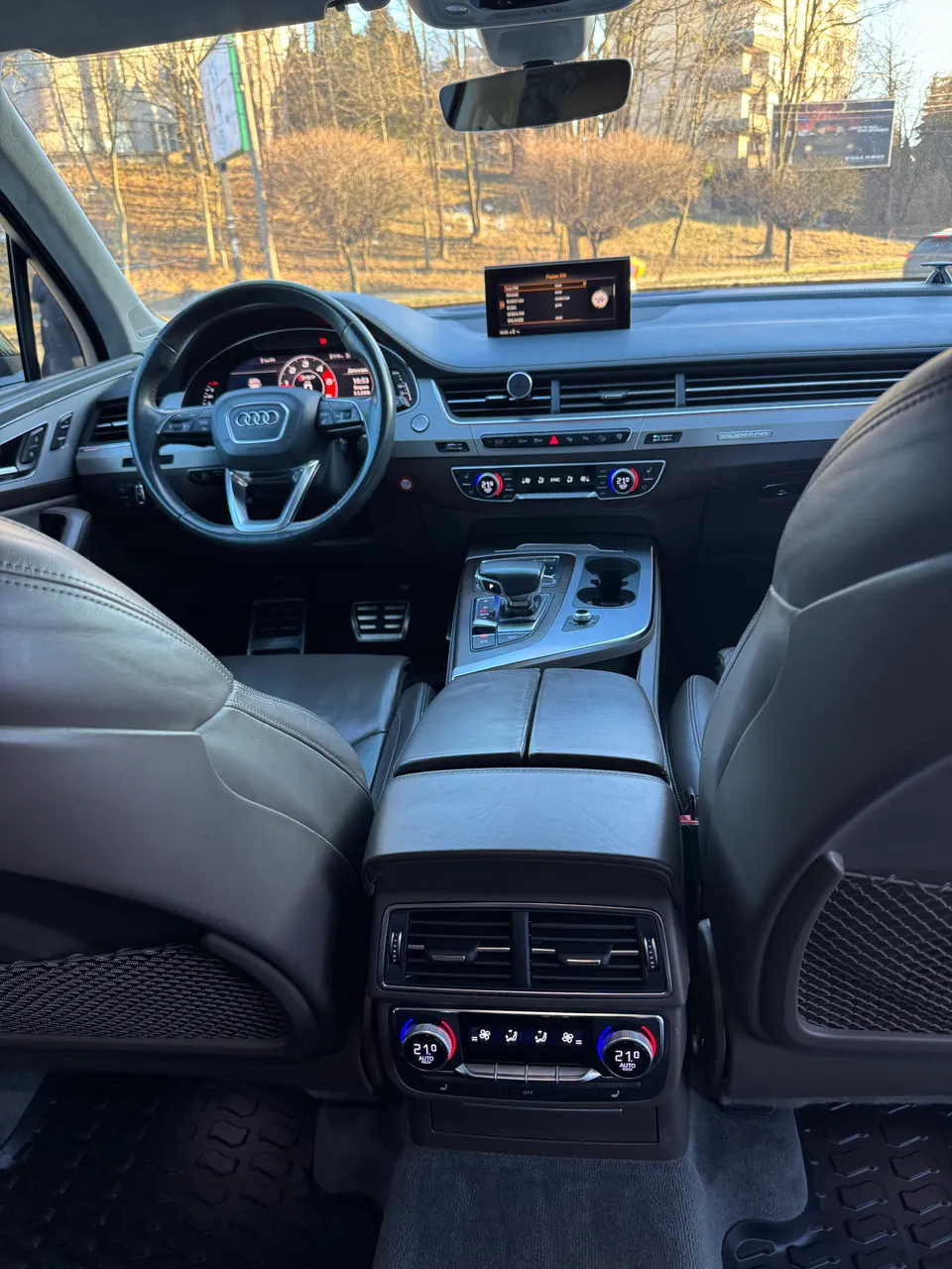 Audi Q7 - фото 49